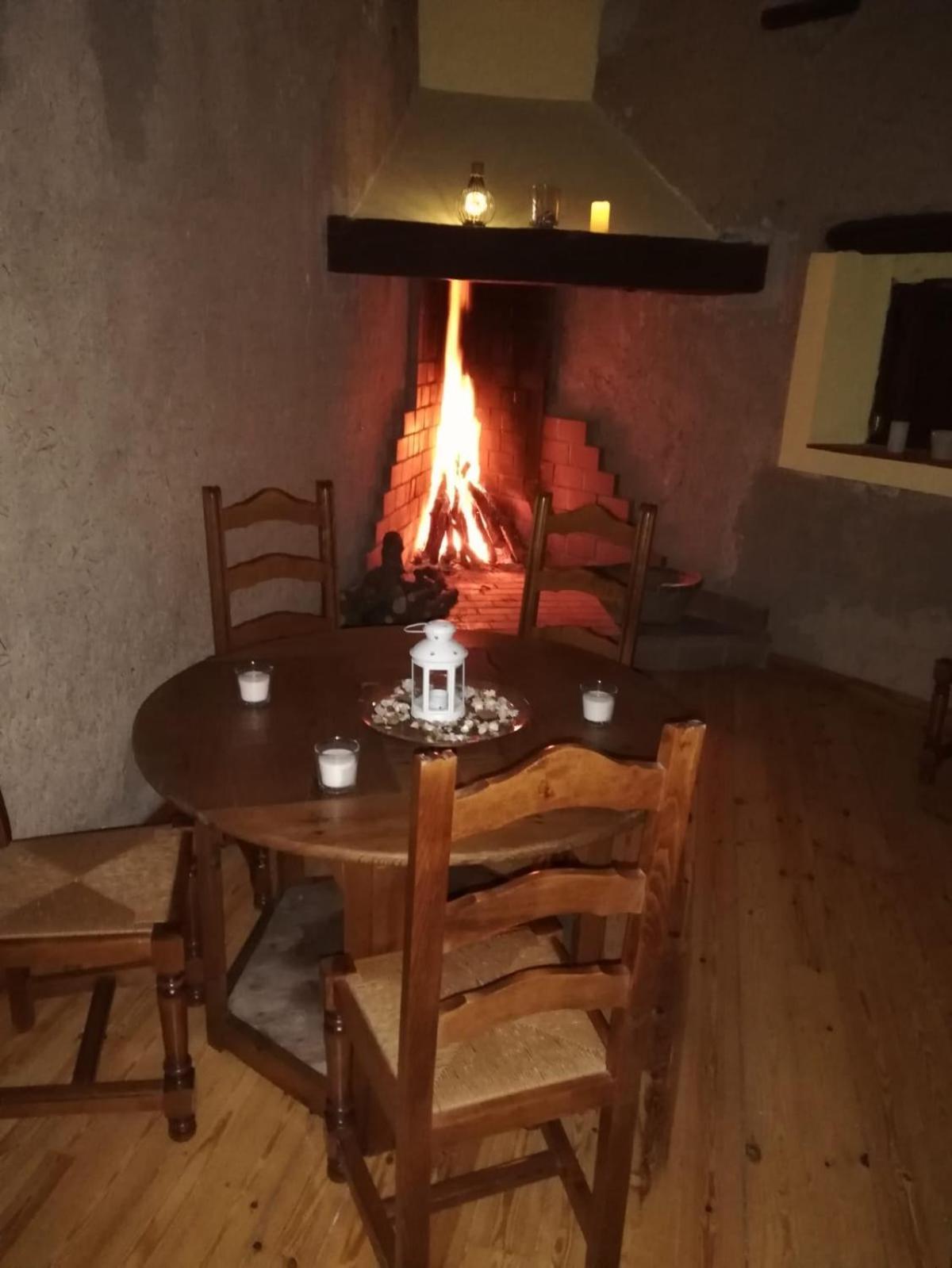 Hotel Restaurante Agapio De Tresnino Quintanilla de Onésimo Kültér fotó