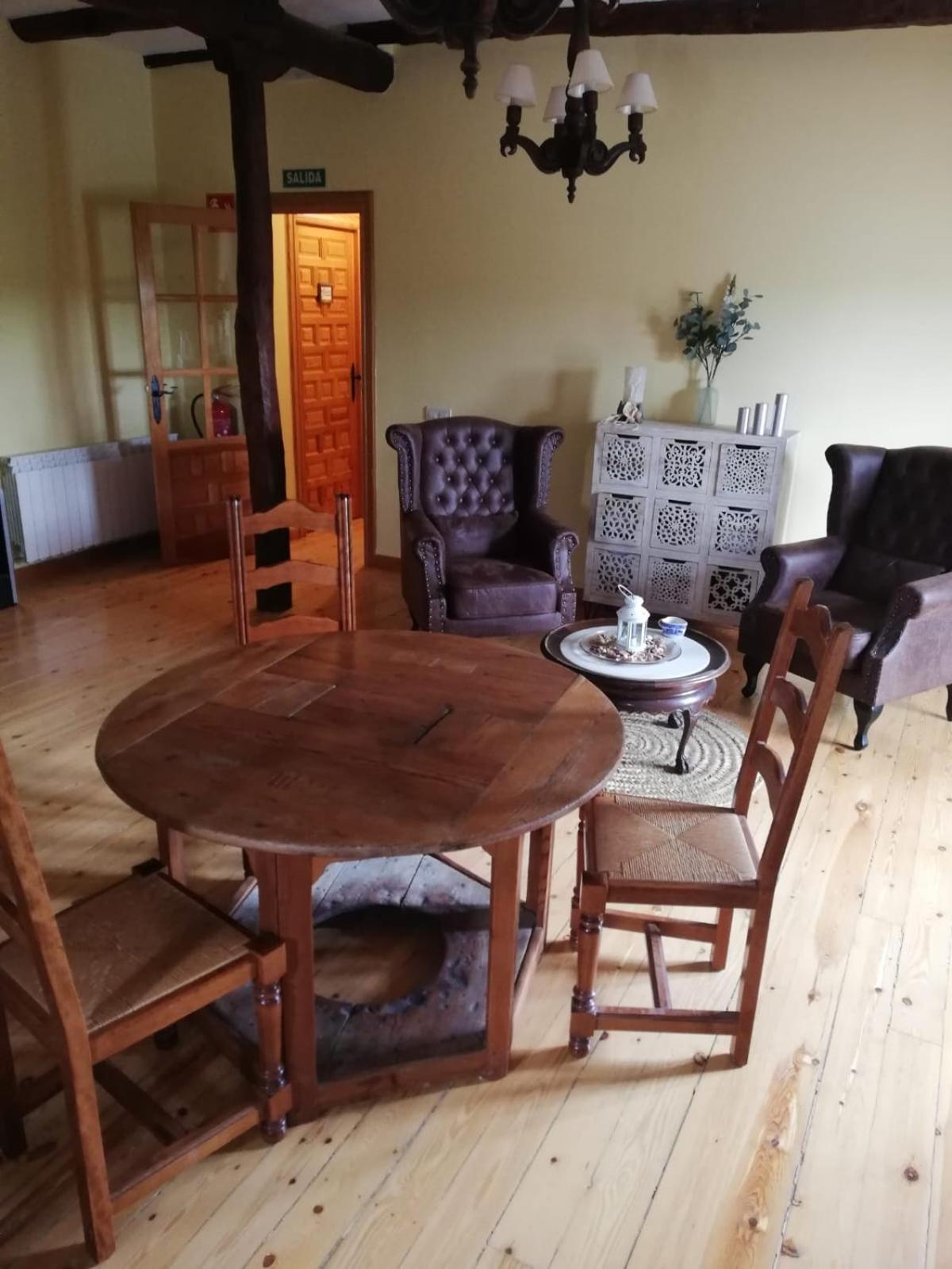 Hotel Restaurante Agapio De Tresnino Quintanilla de Onésimo Kültér fotó