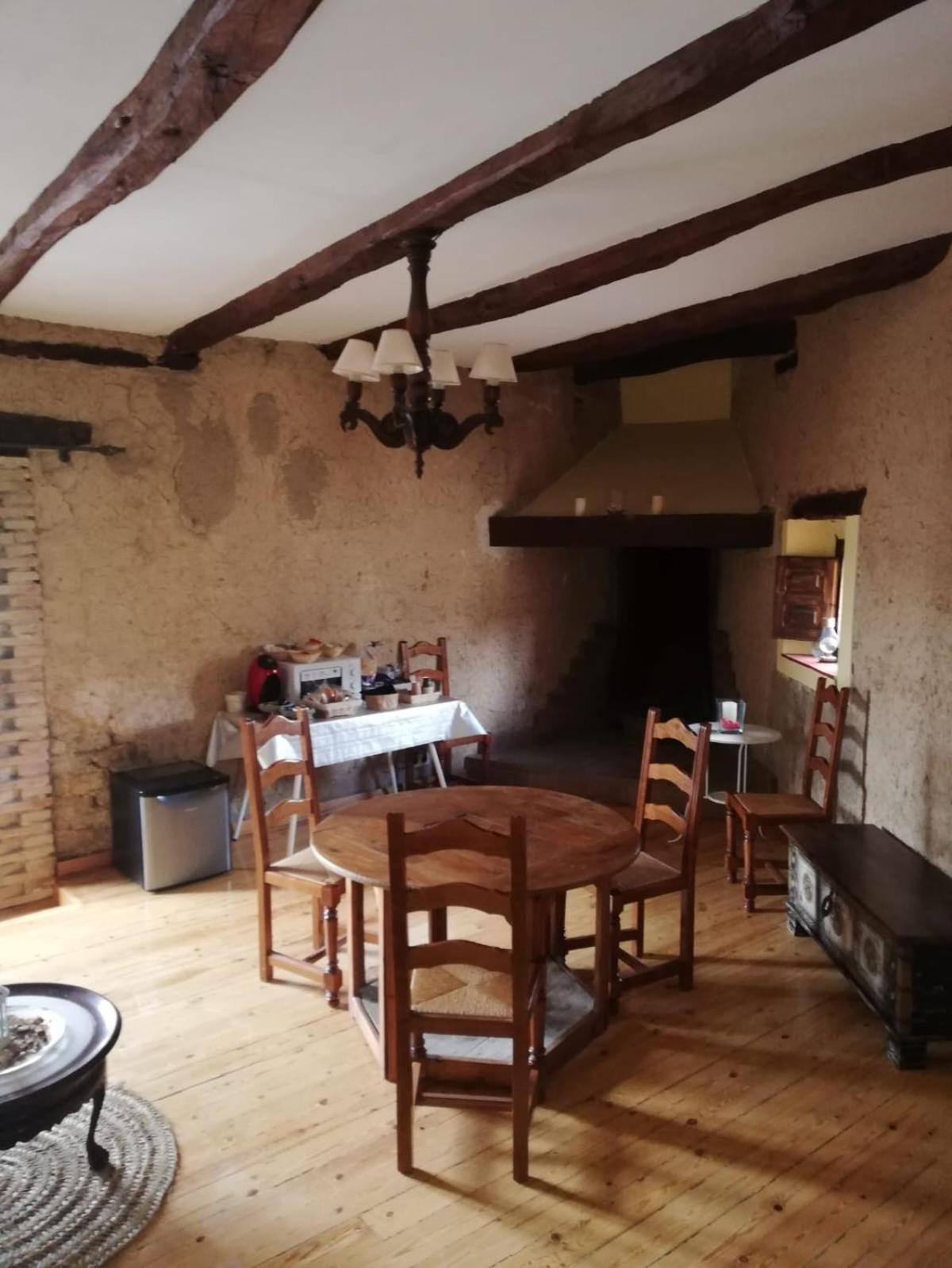 Hotel Restaurante Agapio De Tresnino Quintanilla de Onésimo Kültér fotó
